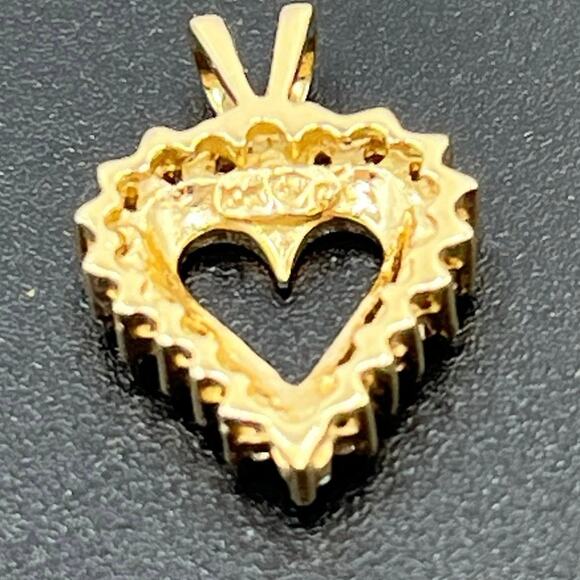 Signed 10K Yellow Gold Diamond Heart 0.20ct TW 20 Diamond 1.25g Pendant - Picture 9 of 11